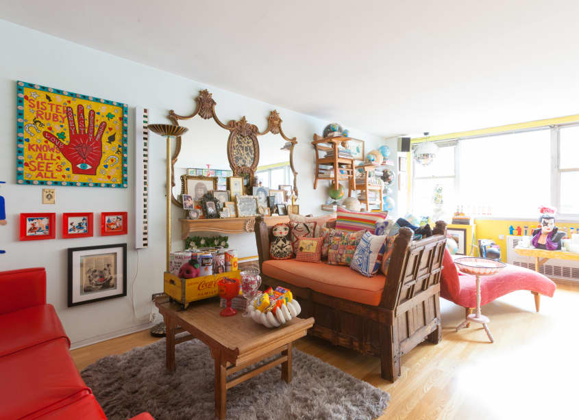 House Tour A Pro Organizer's NYC Pop Culture Home Apartment Therapy